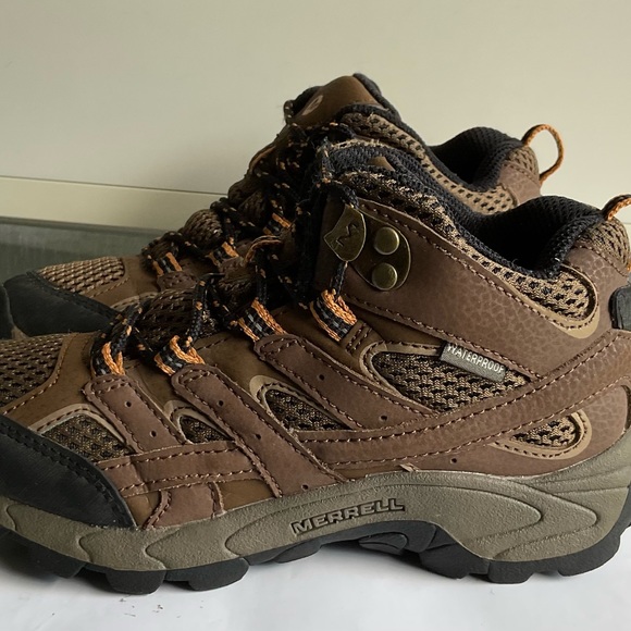 Merrell Boy's Moab 2 Mid Waterproof Boots Size 1 - Picture 2 of 10